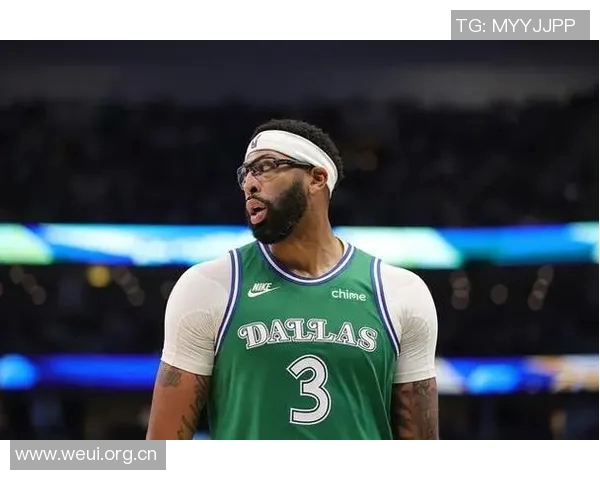 浓眉上半场表现平平10投仅3中贡献7分10篮板数据却依然全面