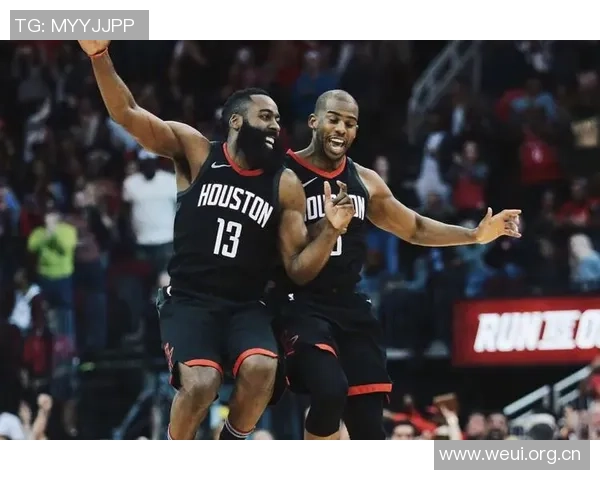 快船赢球海报曝光小卡笑容灿烂哈登背影引发球迷热议